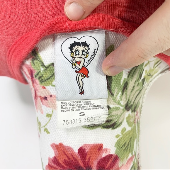 Betty Boop Beauty Shirt Red sz Small Women’s - Picture 7 of 8